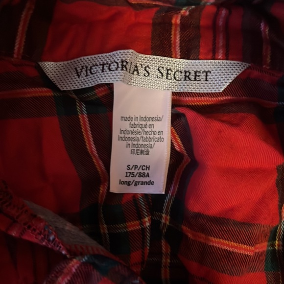 Victoria’s Secret Long sleeve button up pajama shirt - Picture 3 of 4